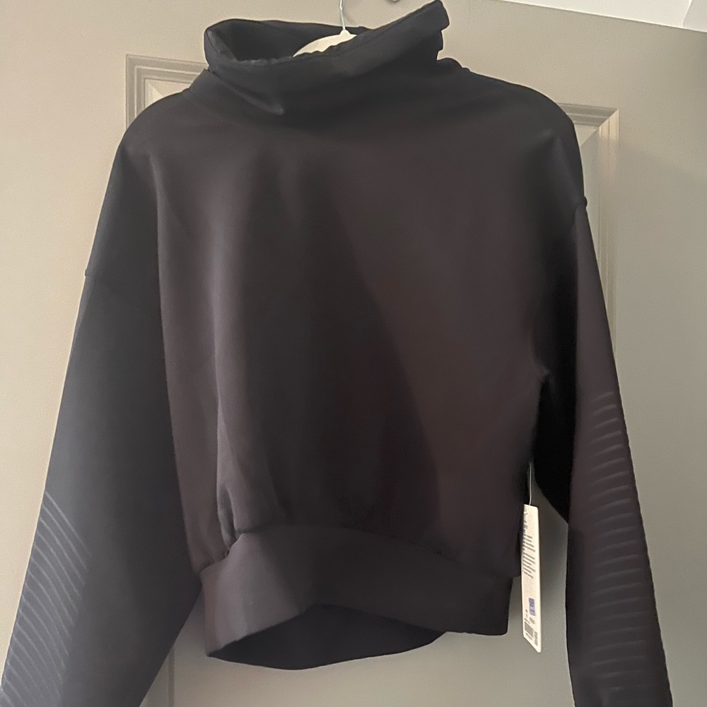 NWT lululemon Full Flourish Pullover size 8 black